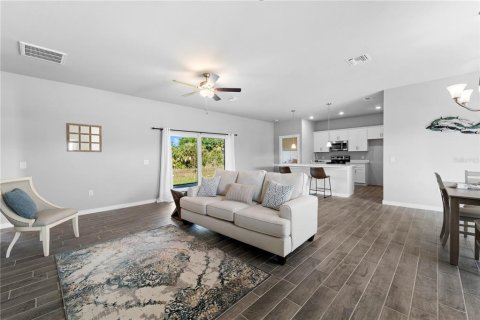 House in Port Charlotte, Florida 3 bedrooms, 155.15 sq.m. № 1087485 - photo 3