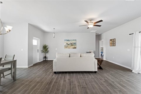 House in Port Charlotte, Florida 3 bedrooms, 155.15 sq.m. № 1087485 - photo 9
