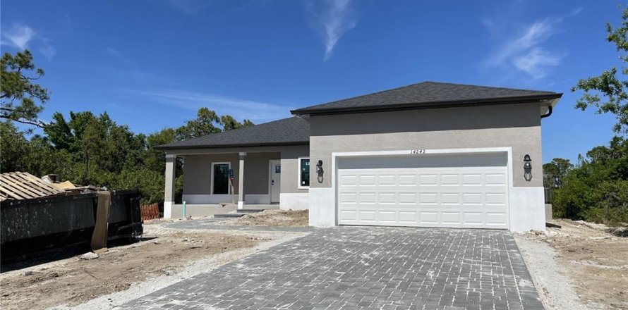 House in Port Charlotte, Florida 3 bedrooms, 155.15 sq.m. № 1087485