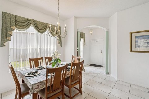 House in Davenport, Florida 4 bedrooms, 162.76 sq.m. № 2212533 - photo 6