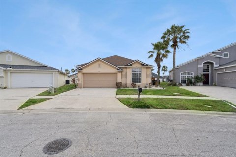 House in Davenport, Florida 4 bedrooms, 162.76 sq.m. № 2212533 - photo 2