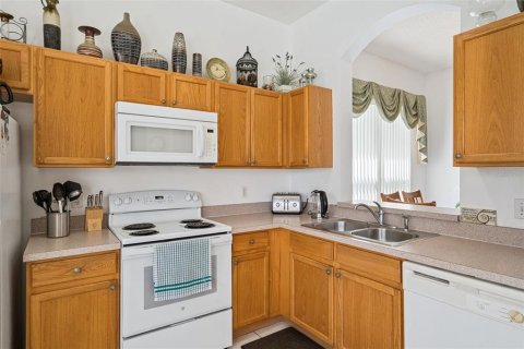 House in Davenport, Florida 4 bedrooms, 162.76 sq.m. № 2212533 - photo 12
