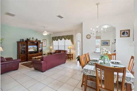 House in Davenport, Florida 4 bedrooms, 162.76 sq.m. № 2212533 - photo 8