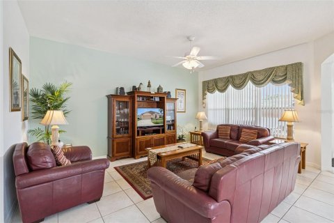 House in Davenport, Florida 4 bedrooms, 162.76 sq.m. № 2212533 - photo 10