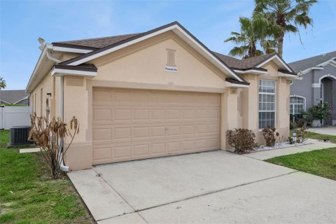 House in Davenport, Florida 4 bedrooms, 162.76 sq.m. № 2212533 - photo 3