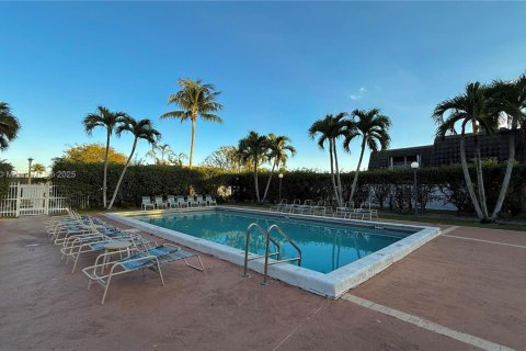 Touwnhouse à vendre à Boca Raton, Floride: 2 chambres, 112.23 m2 № 1971879 - photo 12