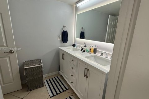 Touwnhouse à vendre à Boca Raton, Floride: 2 chambres, 112.23 m2 № 1971879 - photo 9