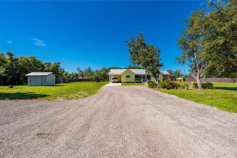House in Punta Gorda, Florida 3 bedrooms, 166.67 sq.m. № 2235687 - photo 6