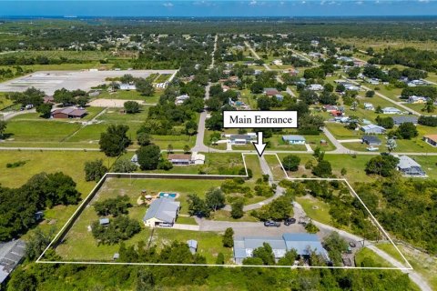 House in Punta Gorda, Florida 3 bedrooms, 166.67 sq.m. № 2235687 - photo 2