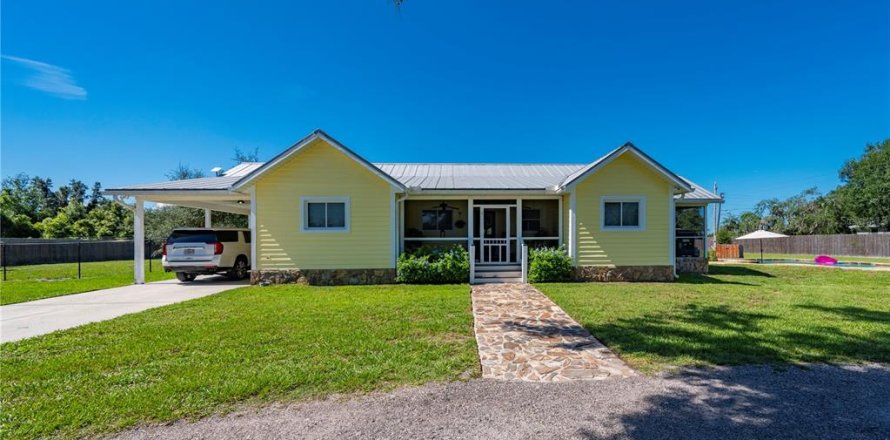 House in Punta Gorda, Florida 3 bedrooms, 166.67 sq.m. № 2235687