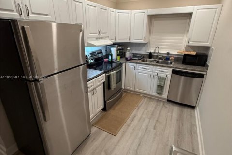 Condominio en Miami, Florida, 1 dormitorio  № 2009682