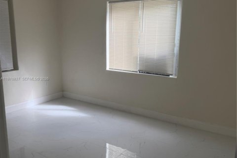 House in Miami, Florida 3 bedrooms, 81.57 sq.m. № 2046625 - photo 17