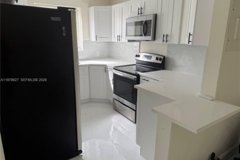 House in Miami, Florida 3 bedrooms, 81.57 sq.m. № 2046625 - photo 8