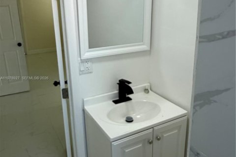 House in Miami, Florida 3 bedrooms, 81.57 sq.m. № 2046625 - photo 14