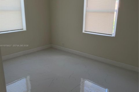 House in Miami, Florida 3 bedrooms, 81.57 sq.m. № 2046625 - photo 16