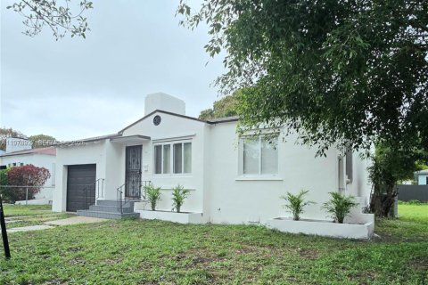 House in Miami, Florida 3 bedrooms, 81.57 sq.m. № 2046625 - photo 3