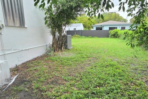 House in Miami, Florida 3 bedrooms, 81.57 sq.m. № 2046625 - photo 5