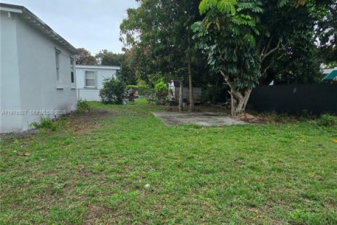 House in Miami, Florida 3 bedrooms, 81.57 sq.m. № 2046625 - photo 6