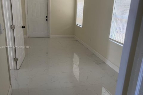 House in Miami, Florida 3 bedrooms, 81.57 sq.m. № 2046625 - photo 15