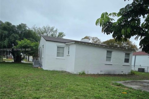 House in Miami, Florida 3 bedrooms, 81.57 sq.m. № 2046625 - photo 7