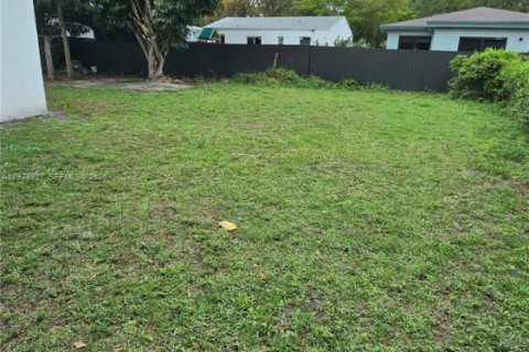 House in Miami, Florida 3 bedrooms, 81.57 sq.m. № 2046625 - photo 4