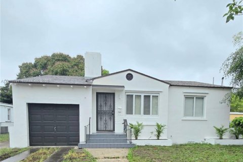House in Miami, Florida 3 bedrooms, 81.57 sq.m. № 2046625
