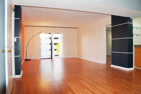 Copropriété à vendre à Hallandale Beach, Floride: 3 chambres, 148.64 m2 № 1920872 - photo 19