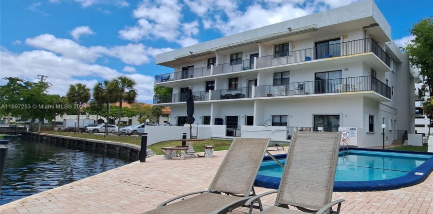 Condo à Hallandale Beach, Floride, 3 chambres  № 1920872