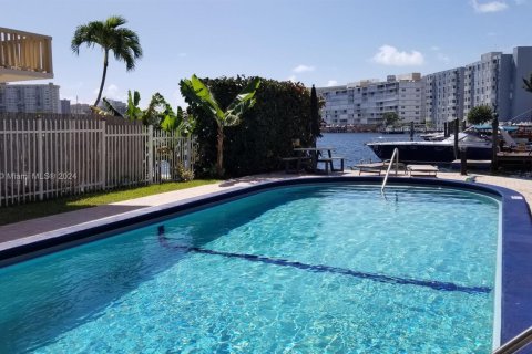 Copropriété à vendre à Hallandale Beach, Floride: 3 chambres, 148.64 m2 № 1920872 - photo 17