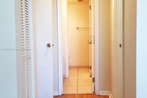 Copropriété à vendre à Hallandale Beach, Floride: 3 chambres, 148.64 m2 № 1920872 - photo 10