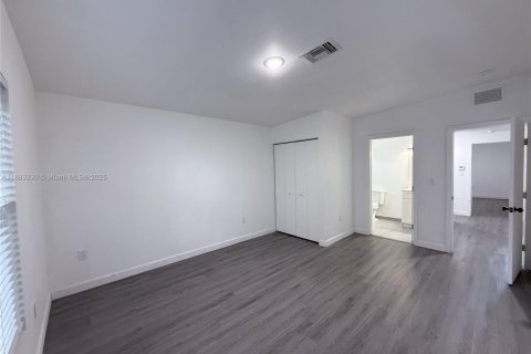 Casa en alquiler en Hallandale Beach, Florida, 3 dormitorios, 107.58 m2 № 1930425 - foto 7