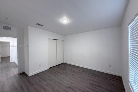 Casa en alquiler en Hallandale Beach, Florida, 3 dormitorios, 107.58 m2 № 1930425 - foto 8