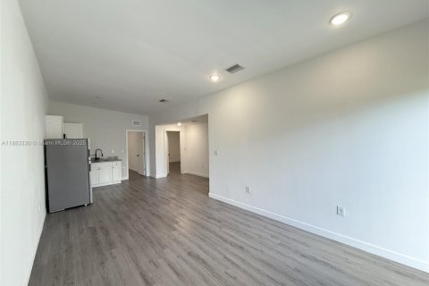 Casa en alquiler en Hallandale Beach, Florida, 3 dormitorios, 107.58 m2 № 1930425 - foto 5