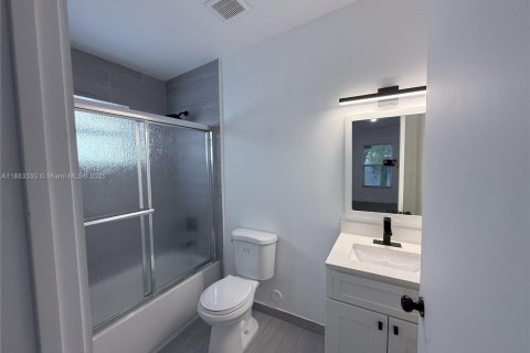 Casa en alquiler en Hallandale Beach, Florida, 3 dormitorios, 107.58 m2 № 1930425 - foto 13