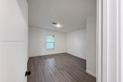 Casa en alquiler en Hallandale Beach, Florida, 3 dormitorios, 107.58 m2 № 1930425 - foto 12