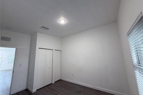 Casa en alquiler en Hallandale Beach, Florida, 3 dormitorios, 107.58 m2 № 1930425 - foto 14