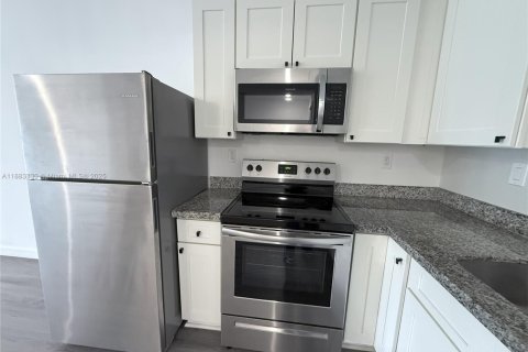 Casa en alquiler en Hallandale Beach, Florida, 3 dormitorios, 107.58 m2 № 1930425 - foto 6