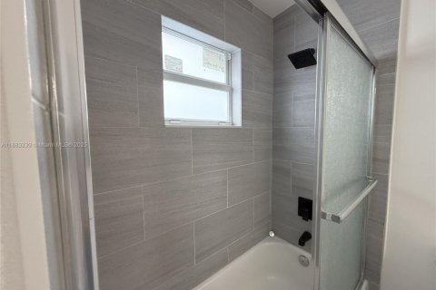 Casa en alquiler en Hallandale Beach, Florida, 3 dormitorios, 107.58 m2 № 1930425 - foto 10