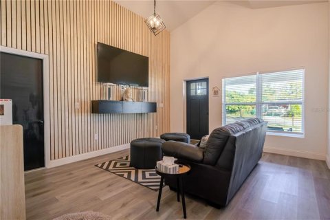 House in Tampa, Florida 3 bedrooms, 176.51 sq.m. № 2121678 - photo 30