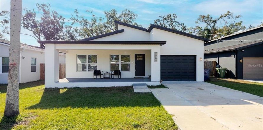 House in Tampa, Florida 3 bedrooms, 176.51 sq.m. № 2121678