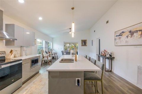 House in Tampa, Florida 3 bedrooms, 176.51 sq.m. № 2121678 - photo 26