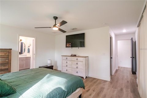 House in Tampa, Florida 3 bedrooms, 176.51 sq.m. № 2121678 - photo 11