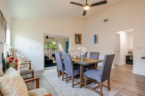 House in Tampa, Florida 3 bedrooms, 176.51 sq.m. № 2121678 - photo 6
