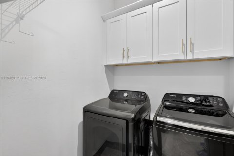 Villa ou maison à vendre à Cape Coral, Floride: 3 chambres № 1999341 - photo 24