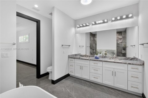 Villa ou maison à vendre à Cape Coral, Floride: 3 chambres № 1999341 - photo 21