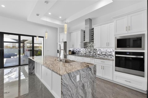 Villa ou maison à vendre à Cape Coral, Floride: 3 chambres № 1999341 - photo 8