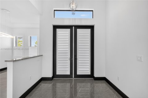 Villa ou maison à vendre à Cape Coral, Floride: 3 chambres № 1999341 - photo 2