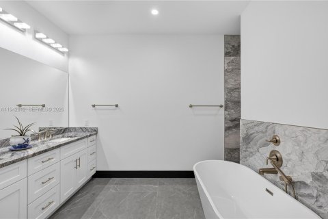 Villa ou maison à vendre à Cape Coral, Floride: 3 chambres № 1999341 - photo 20