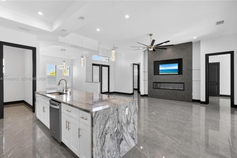 Villa ou maison à vendre à Cape Coral, Floride: 3 chambres № 1999341 - photo 12