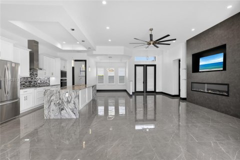 Villa ou maison à vendre à Cape Coral, Floride: 3 chambres № 1999341 - photo 6